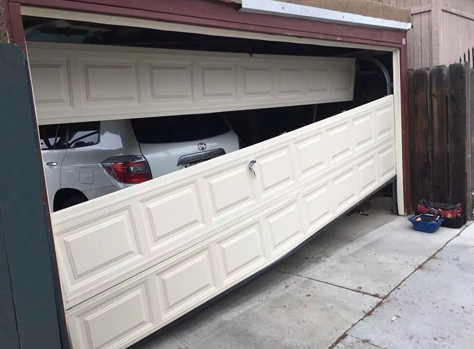Garage door repair service by expert of Garage Door Pompano Beach.