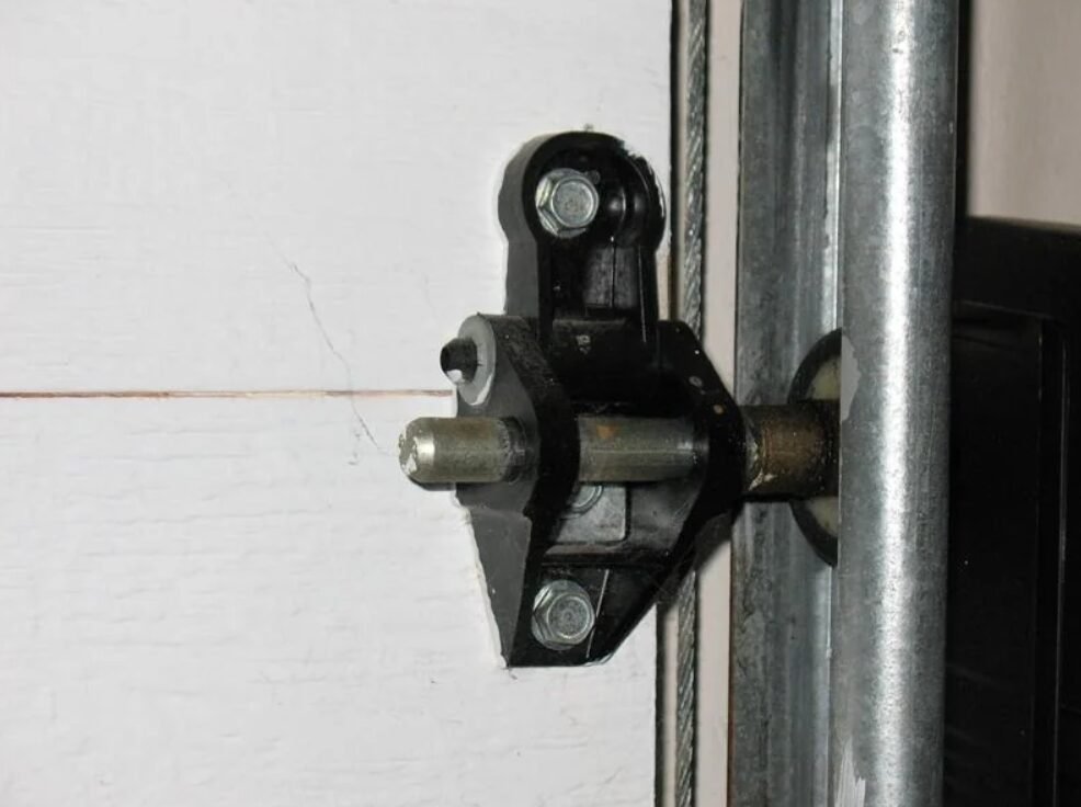 Garage Door Roller & Hinge Replacement